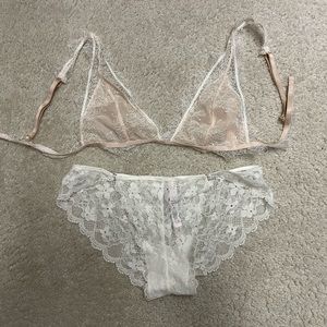 NWOT - Victoria’s Secret bra/underwear lingerie set; pale pink/white